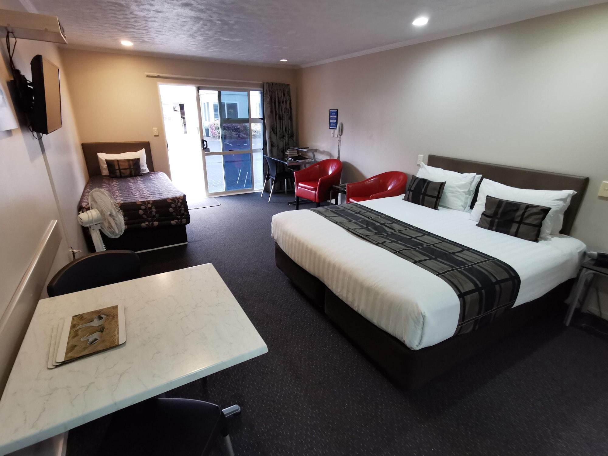 Capri On Fenton Motel 4*