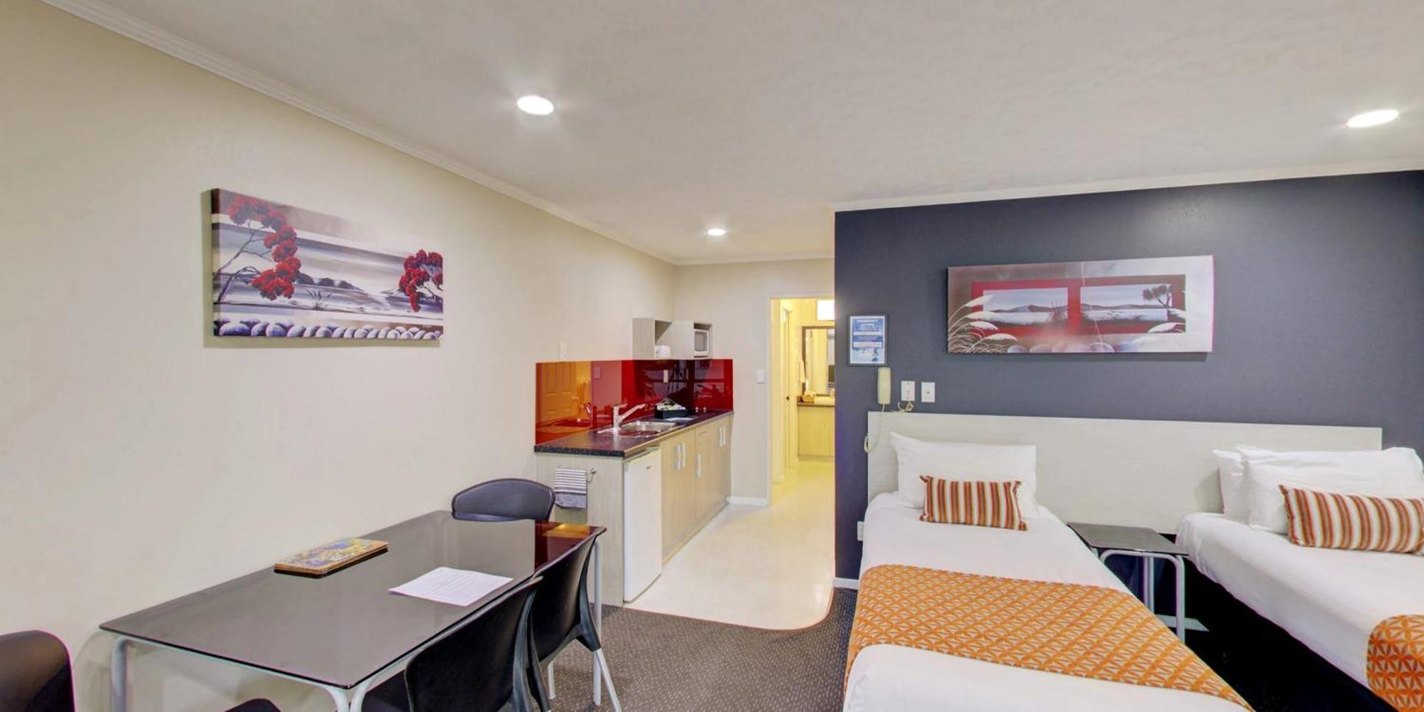 Capri On Fenton Motel