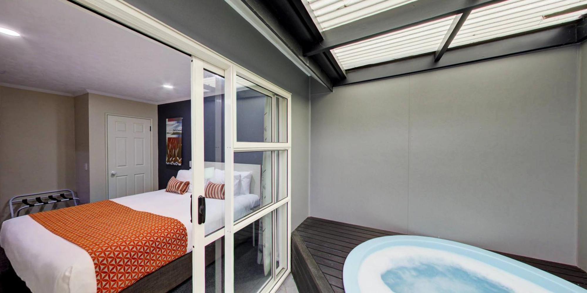 Motel Capri On Fenton 4*