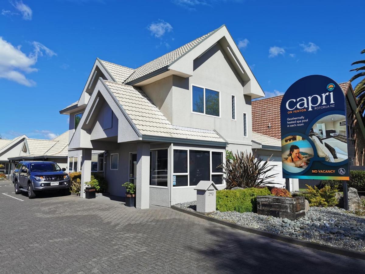 Capri On Fenton Motel